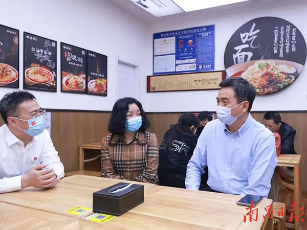 紅軍書記來到這家店，點了一碗面